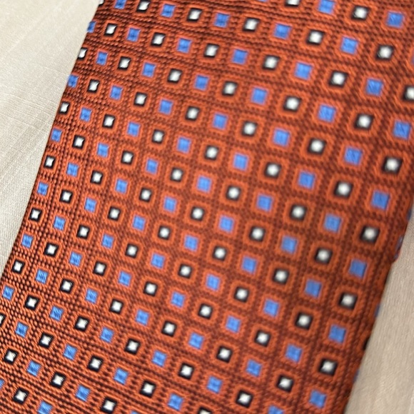 Brooks Brothers Silk Neck Tie Medallion Pattern - Picture 2 of 3